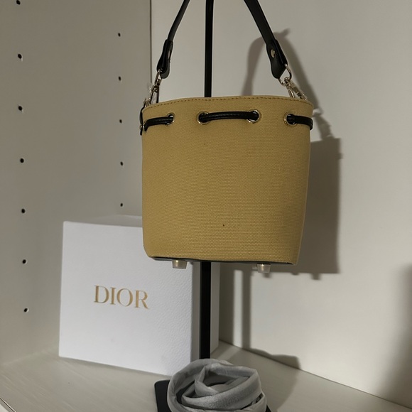 Christian Dior Beauty GWP limited edition small bucket bag. - Picture 3 of 7